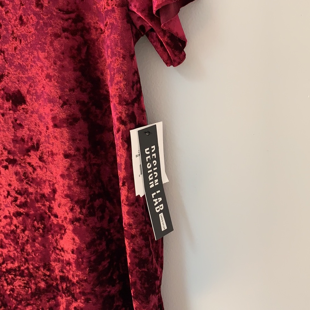 Design Lab Velvet Red HighLow T-shirt - Picture 4 of 9